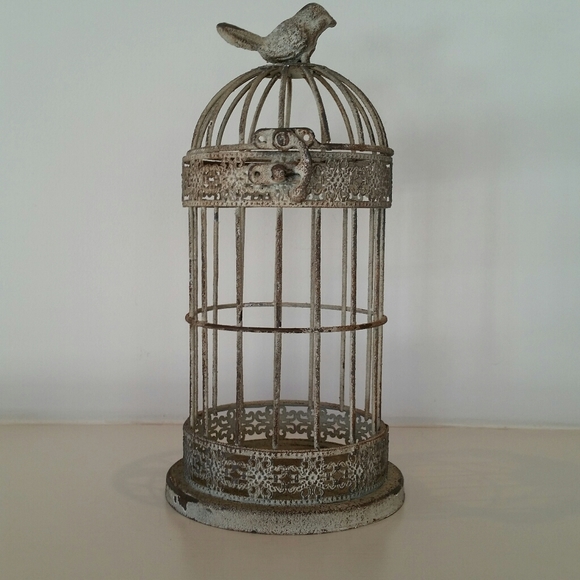 METAL RUSTIC CAGE WITH A CHARMING TINY BIRD ON TOP